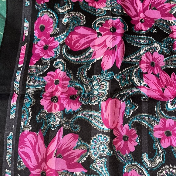beautiful vintage scarf - Picture 1 of 7